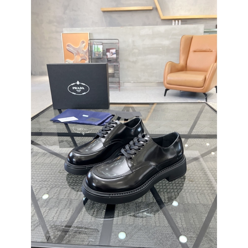 Pra*a leather shoes
